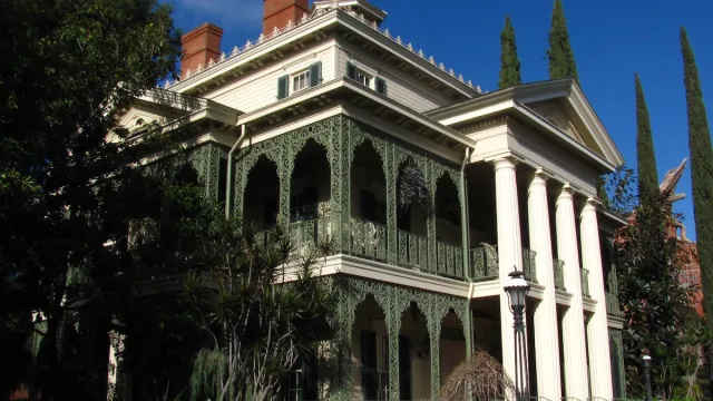 Disney Haunted Mansion voor onbepaalde tijd gesloten omdat delen van attractie worden gesloopt: 'Tragisch'