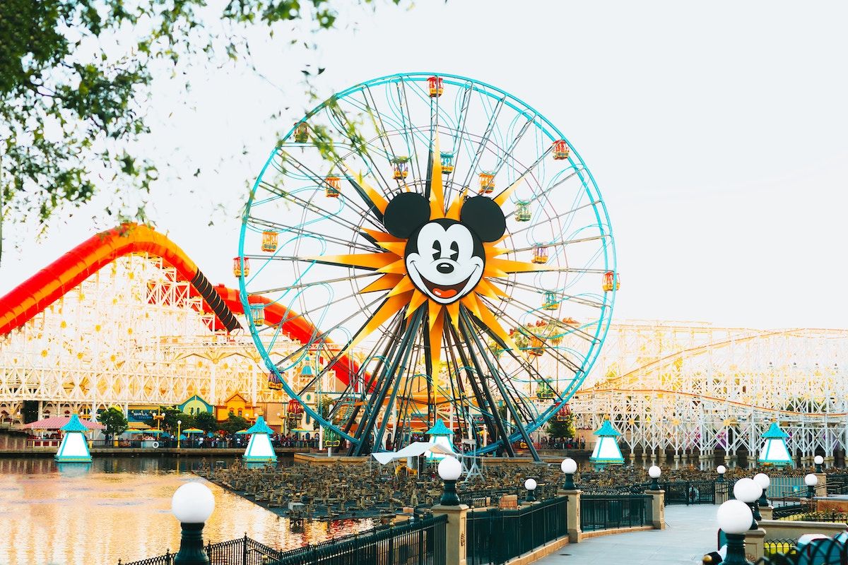 Noria de Mickey en el parque temático Disneyland Anaheim California