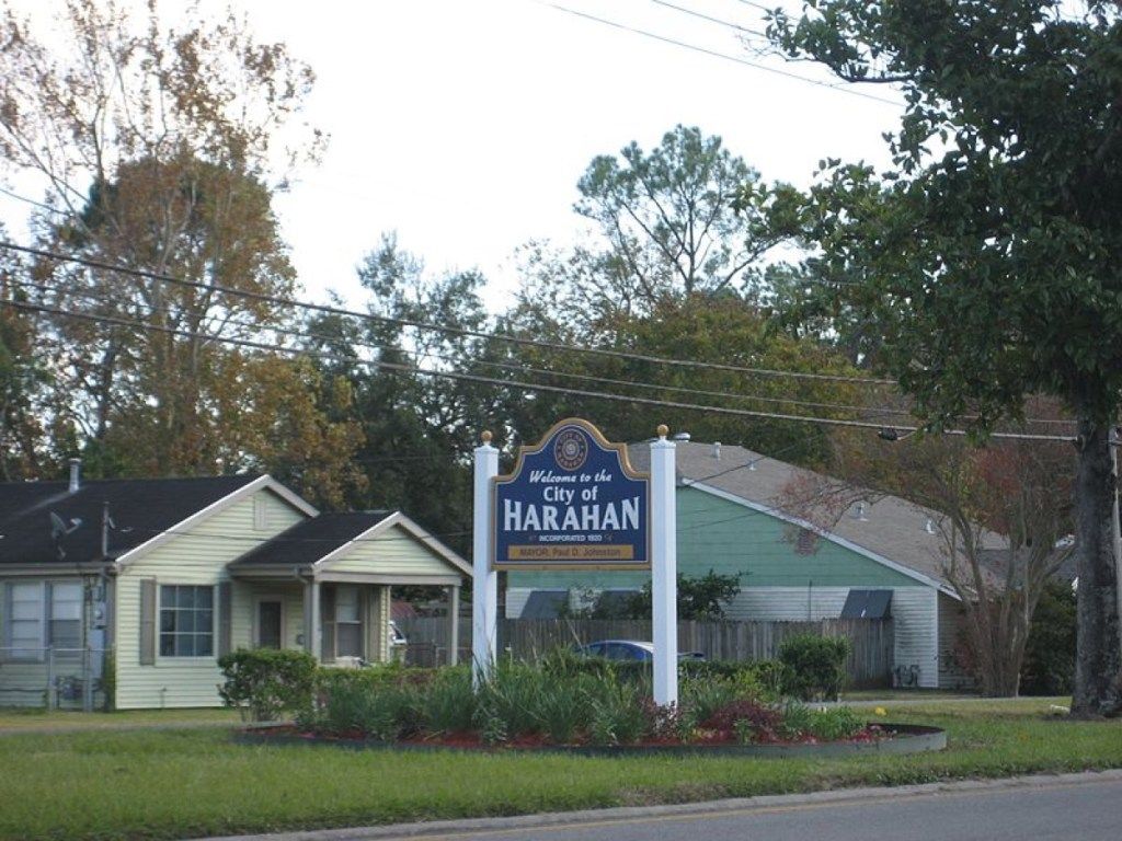 Harahana, Luiziāna. Sagaidīšanas zīme uz Džefersonas šosejas augšup pie robežas ar Ridge upi.