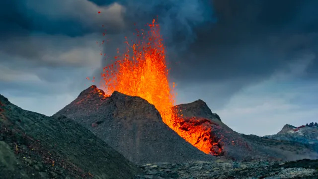 เหตุใดสถานที่ท่องเที่ยวยอดนิยมของสหรัฐฯ จึงเกิดการระเบิดของภูเขาไฟมากขึ้นอย่างกะทันหัน