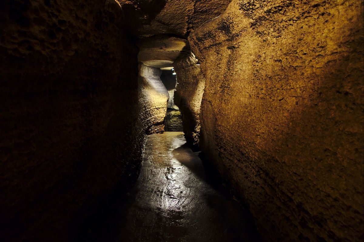 interior de la cueva del niágara