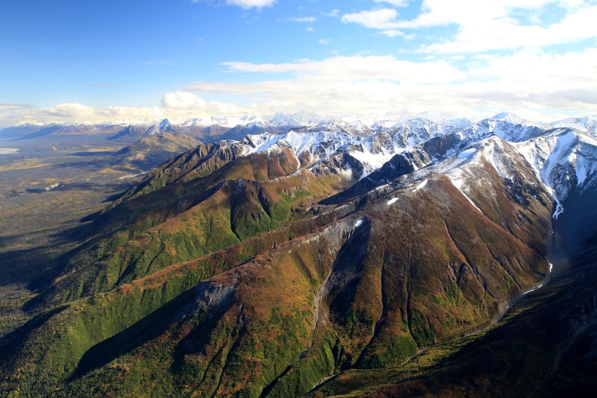 zračni pogled snimljen iz ravnine nacionalnog parka st elias i očuvanja aljaske