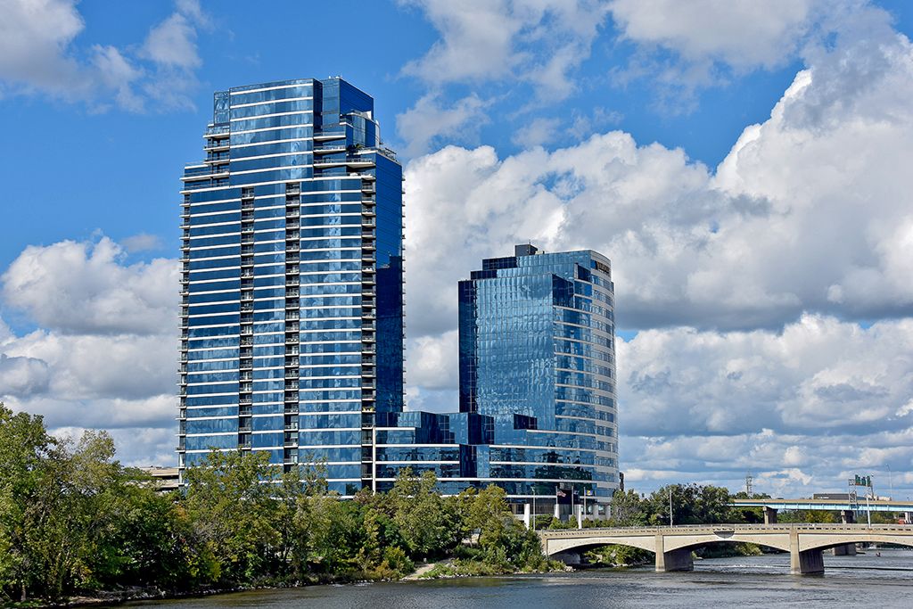Grand Rapids, les ciutats més begudes, les ciutats més felices, les ciutats més grosses