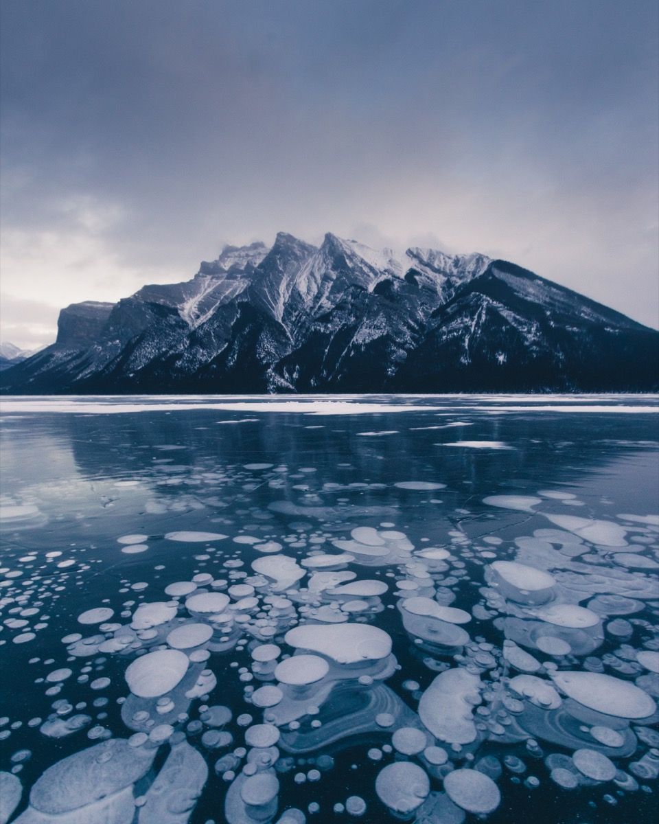 zamrznjeni mehurčki v jezeru Abraham v Kanadi, redki dogodki