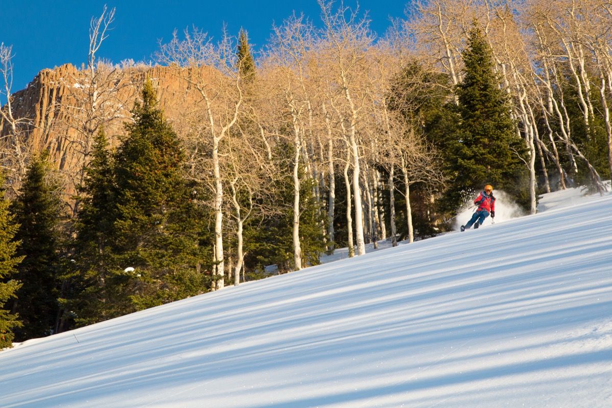 persona esquiando en la montaña colorado