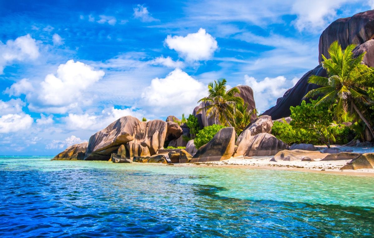 Pemandangan pesisir pulau se Seychelles