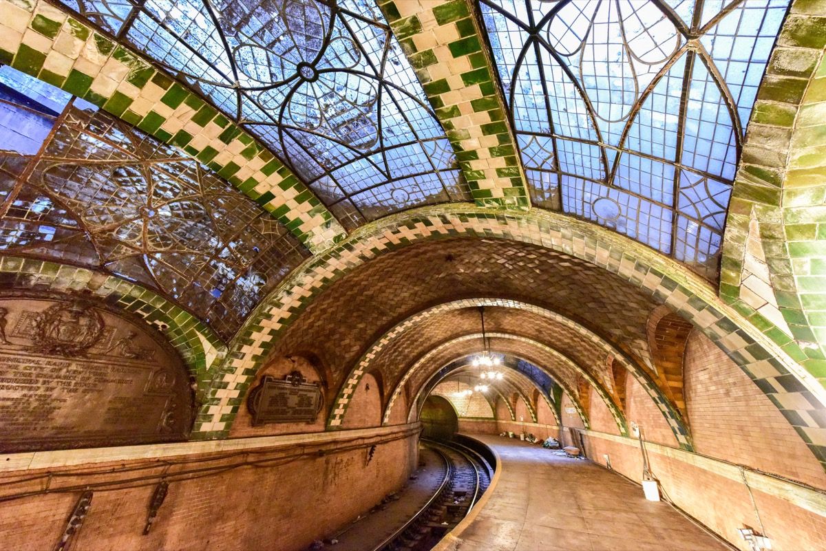 19 สถานีรถไฟร้างที่สวยงามทั่วโลก