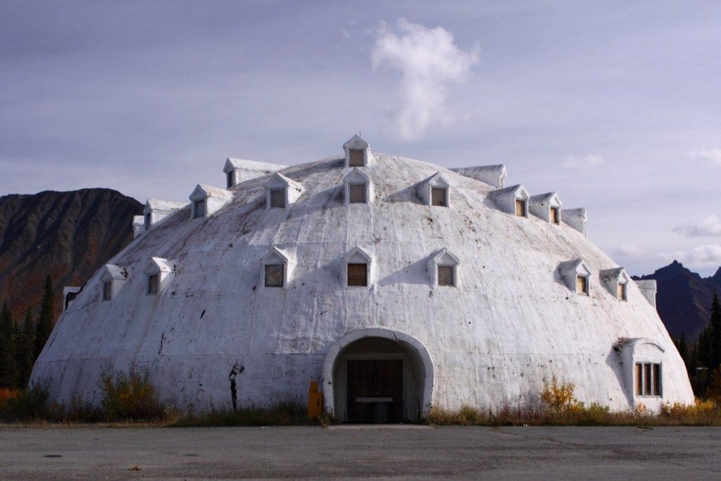 igloo abbandonato city hotel a cantwell in alaska, la cosa più strana dello stato