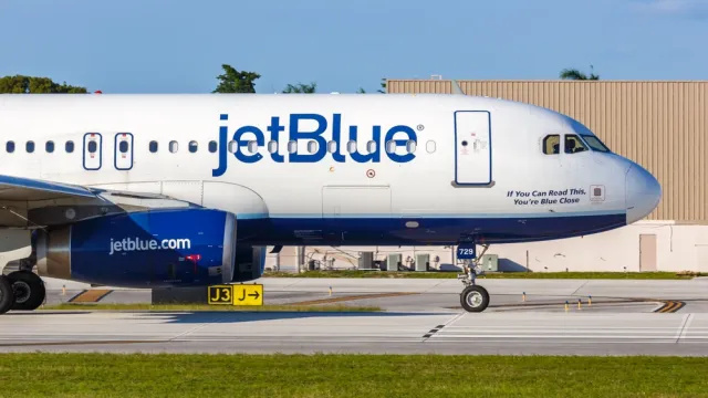JetBlue recortará vuelos a las principales ciudades en las próximas semanas