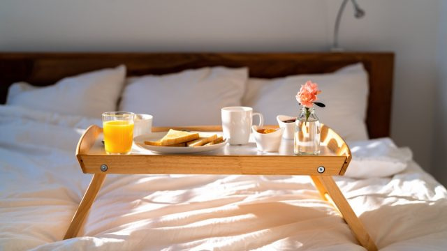   Bandeja de desayuno en la cama