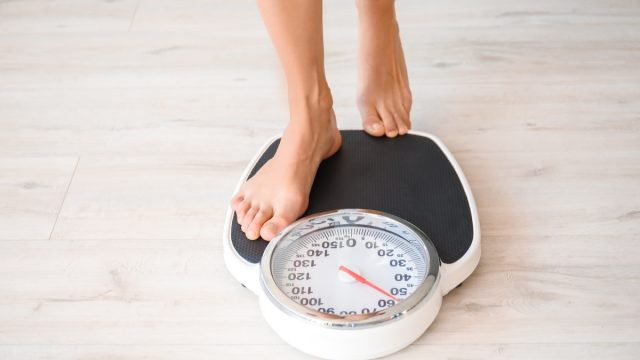 Οι μεγαλύτερες αιτίες αύξησης βάρους το Σαββατοκύριακο, σύμφωνα με έναν διατροφολόγο
