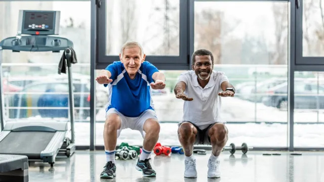 11 formas recomendadas por expertos para desarrollar músculo nuevo a los 40 años o más