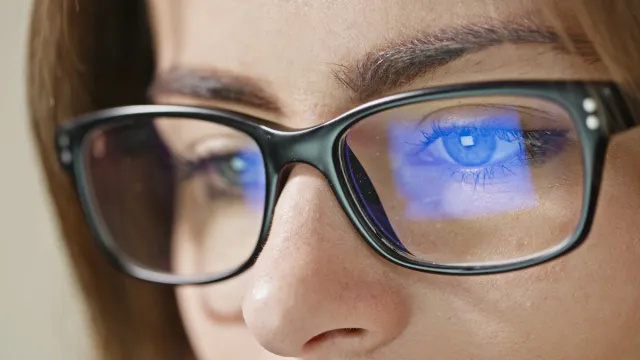 Jak barva očí ovlivňuje vaši schopnost číst, zjistila nová studie