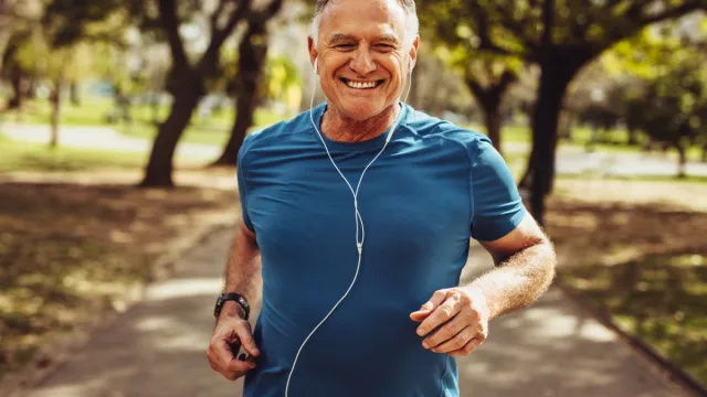 Si tiene más de 65 años, no use estas 5 prendas cuando haga jogging