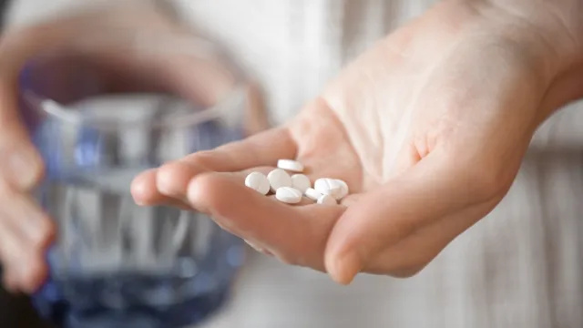 FDA wydaje nowe ostrzeżenie dotyczące ukrytych zagrożeń związanych ze środkami przeciwbólowymi OTC: „Zatrzymaj się w tym miejscu”